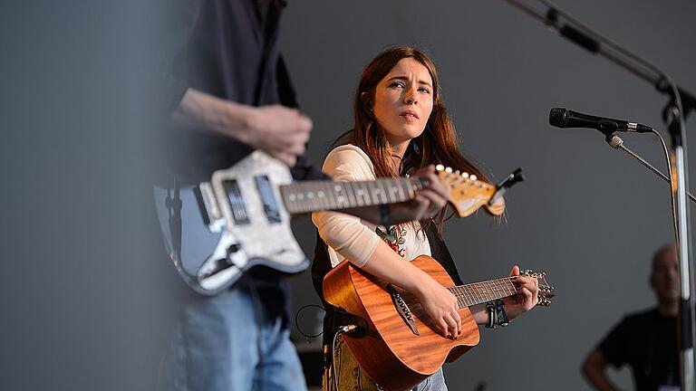 Hannah und Falco, das Folk-Liebespaar - Falco Eckhoff und Hanna Weidlich. Hannah und Falco, das Folk-Liebespaar - Falco Eckhoff und Hanna Weidlich.