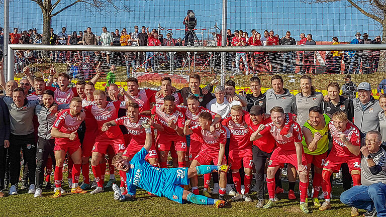 Grenzenloser Jubel herrschte beim TSV Aubstadt nach dem Sieg im Pokal-Halbfinale gegen den TSV 1860 München.