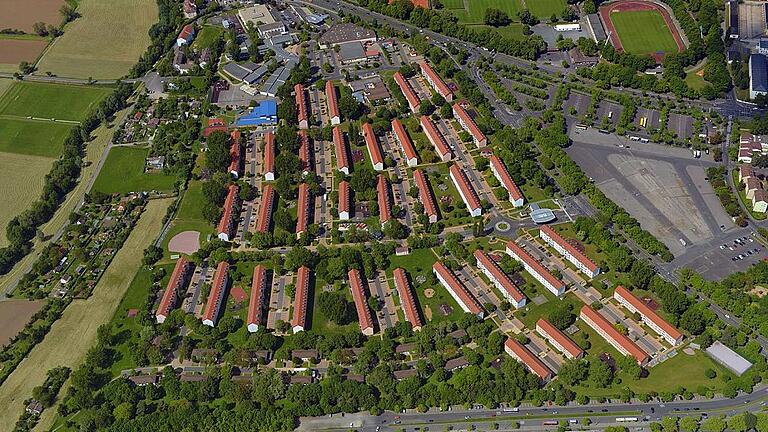 So sieht der neue Stadtteil schon geraume Zeit nicht mehr aus. 22 Wohnblocks sind bereits abgerissen, der Bebauungsplan steht, und alsbald ziehen die ersten Bewohner in Askren Manor ein.