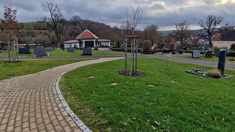 Die Friedhofsgebühren in Burkardroth steigen ab 2025 deutlich.       -  Die Friedhofsgebühren in Burkardroth steigen ab 2025 deutlich.