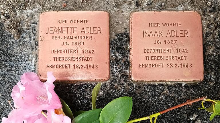 Stolpersteine für Jeanette und Isaak Adler, beide in Theresienstadt ermordet.