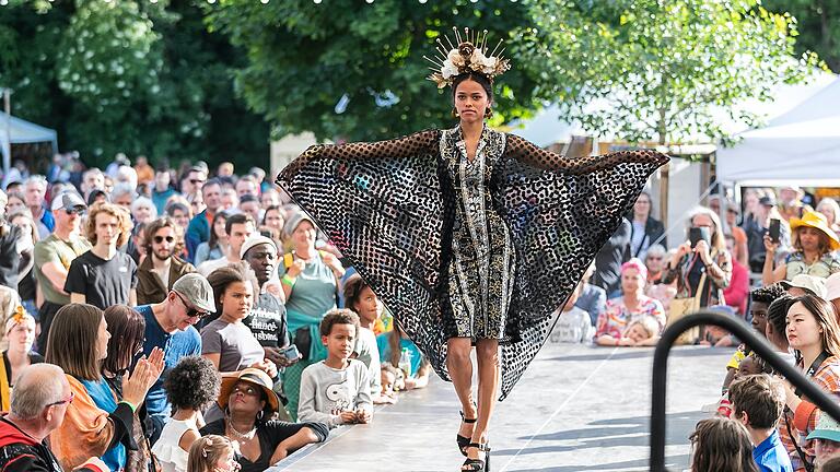 Die Modenshow war auch dieses Jahr eines der Highlights auf dem Africa Festival in Würzburg.