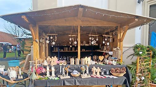 Der Stand der Katharinen-Schule kam bei der Fuschter Dorfweihnacht gut an.       -  Der Stand der Katharinen-Schule kam bei der Fuschter Dorfweihnacht gut an.