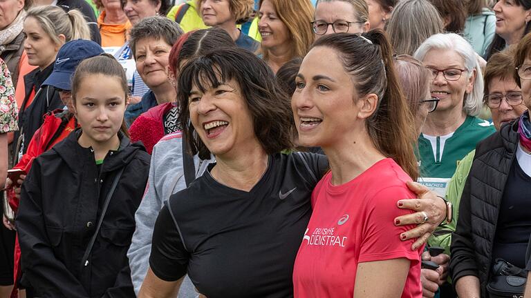 Organisatorin Michaela Greier (links) und Schirmherrin Christina Diem-Puello waren bester Laune beim Frauenlauf in Wollbach. Organisatorin Michaela Greier (links) und Schirmherrin Christina Diem-Puello waren bester Laune beim Frauenlauf in Wollbach.