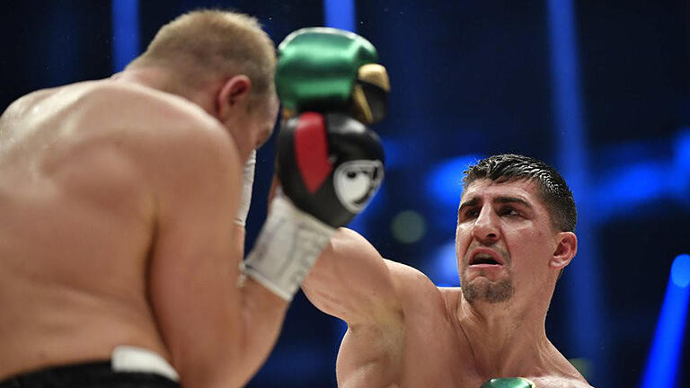 Punktsieg       -  Marco Huck bleibt Weltmeister des unbedeutenden Verbandes IBO. Foto: Alexander Körner