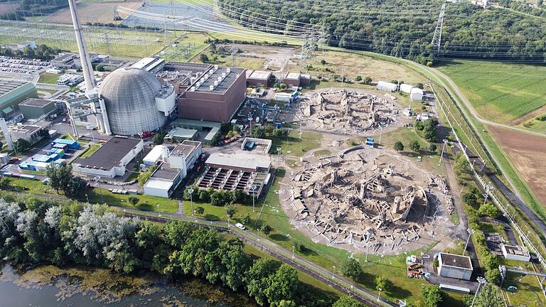 Am 16. August wurden die Kühltürme des stillgelegten Atomkraftwerks Grafenrheinfeld gesprengt. Übrig blieben 55.000 Tonnen Bauschutt.