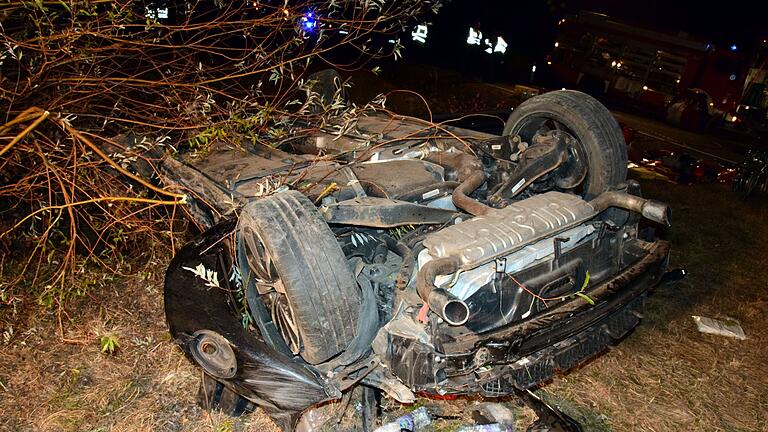 Zu einem tragischen Unfall mit zwei Toten und zwei Schwerverletzten kam es am Sonntagabend zwischen Altenschönbach und Schönaich.