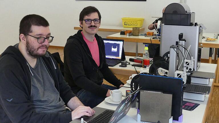 Dank der Unterstützung von GEOLab e.V. konnten etliche Reparaturen mit dem 3D-Drucker durchgeführt werden. Dank der Unterstützung von GEOLab e.V. konnten etliche Reparaturen mit dem 3D-Drucker durchgeführt werden.