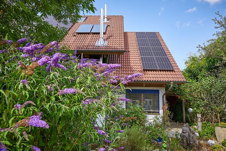 Die Dachfläche ist komplett ausgenutzt – mehr Solartechnik hätte keinen Platz gehabt.&nbsp;