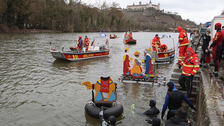 Zum 39. Mal lädt die DRLG zum Drei-König-Schwimmen im Main bei Würzburg.
