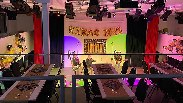 Blick in den Saal der Kitzinger Fastnachtakademie vor der Prunksitzung der KiKaG vor einem Jahr. Blick in den Saal der Kitzinger Fastnachtakademie vor der Prunksitzung der KiKaG vor einem Jahr.