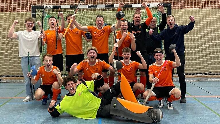 Jubelt über die Verbandsliga-Meisterschaft: Das Männerteam des HC Schweinfurt. Jubelt über die Verbandsliga-Meisterschaft: Das Männerteam des HC Schweinfurt.
