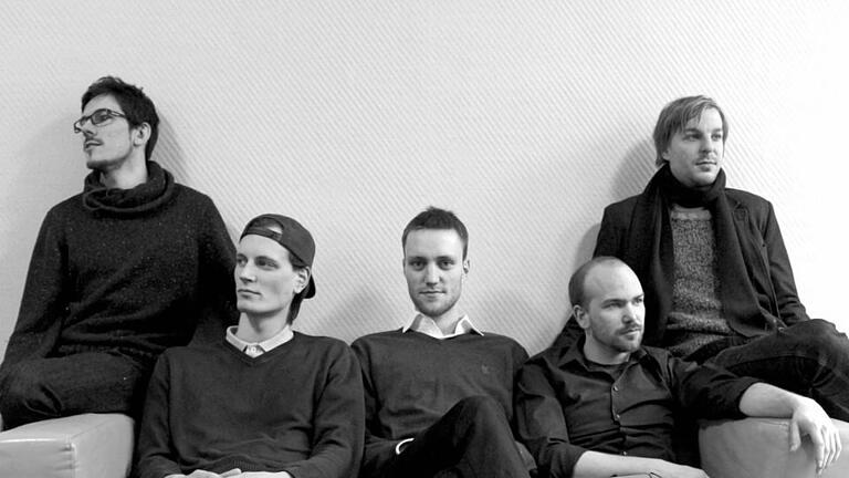 Daniel Scholz, Max Wagner, Konstantin Herleinsberger, Volker Heuken und Florian Müller spielen als Cover-Band 'A Tribute to Weather Report' am Freitag in der Wandelhalle. Foto: A Tribute to Weather Report - Daniel Scholz, Max Wagner, Konstantin Herleinsberger, Volker Heuken und Florian Müller spielen als Cover-Band 'A Tribute to Weather Report' am Freitag in der Wandelhalle. Foto: A Tribute to Weather Report Daniel Scholz, Max Wagner, Konstantin Herleinsberger, Volker Heuken und Florian Müller spielen als Cover-Band 'A Tribute to Weather Report' am Freitag in der Wandelhalle. Foto: A Tribute to Weather Report - Daniel Scholz, Max Wagner, Konstantin Herleinsberger, Volker Heuken und Florian Müller spielen als Cover-Band 'A Tribute to Weather Report' am Freitag in der Wandelhalle. Foto: A Tribute to Weather Report