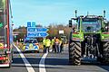 Immer wieder blockierten Bäuerinnen und Bauern in diesen Tagen Autobahnauffahrten, wie hier in&nbsp; Estenfeld (Lkr. Würzburg). Eine geplante Demo mitten auf der Autobahn aber untersagte jetzt das Verwaltungsgericht Würzburg.