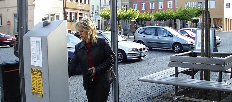 Kein Ticket mehr nötig: In der Innenstadt von Gerolzhofen können Kunden derzeit kostenlos parken. Ein Beispiel für das neue Miteinander von Kommunen und Geschäftswelt. Kein Ticket mehr nötig: In der Innenstadt von Gerolzhofen können Kunden derzeit kostenlos parken. Ein Beispiel für das neue Miteinander von Kommunen und Geschäftswelt.
