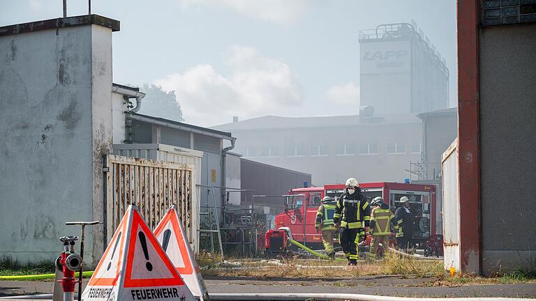 Produktion kehrt nach Fabrikbrand nicht nach Wunsiedel zurück       -  Nach dem verheerenden Brand eines Fabrikgebäudes in Wunsiedel verlegt der Kabelhersteller Pfisterer seine Produktion dauerhaft nach Tschechien.