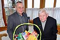 Bürgermeister Horst Reuther (links) gratulierte Willi Hartmann zu seinem 90.Geburtstag.