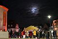 Bei der Escherndorfer Winternacht trug sogar der Mond zum idyllischem Ambiente und der Beleuchtung des Dorfplatzes mit bei.