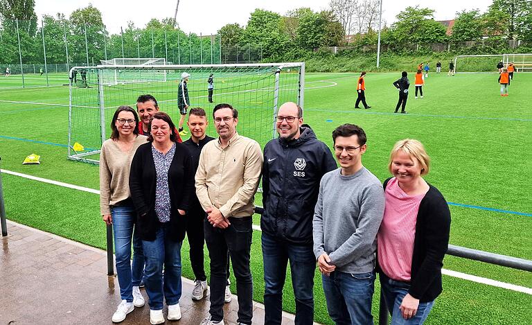 Das Organisationsteam für das 95-jährige Vereinsjubiläum - 
von links: Anja Lampatzer (Vergnügungswartin), Peter Lampatzer (Vorstand Liegenschaften), Claudia Graf&nbsp; (Vergnügungswartin), Daniel Röhm (Vorstand
Sport), Andreas Brand (1. Vorsitzender), Sebastian Schmitt (Schriftführer/Öffentlichkeitsarbeit), Julian Porzelt (Mitglied des Orgateams)&nbsp; und Heike Mauer (Mitgliederverwaltung).