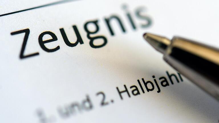 173 Schüler der Fach- und Berufsoberschule nahmen ihre Zeugnisse entgegen. 173 Schüler der Fach- und Berufsoberschule nahmen ihre Zeugnisse entgegen.