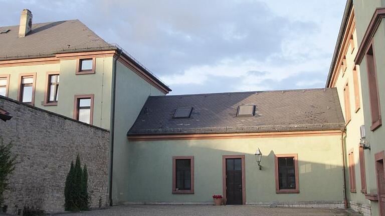 Der Zwischenbau, der Haupt- und Hintergebäude der Verwaltung in Dettelbach verbindet, könnte abgerissen und neu gebaut werden. Der Zwischenbau, der Haupt- und Hintergebäude der Verwaltung in Dettelbach verbindet, könnte abgerissen und neu gebaut werden.