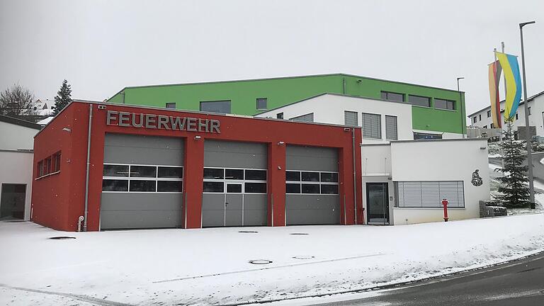 Erst seit diesem Jahr hat Gädheim ein neues Feuerwehrhaus. Aus Sicht vieler Bürgerinnen und Bürger hat die Gemeinde erst einmal genug Geld für die Feuerwehr ausgegeben.