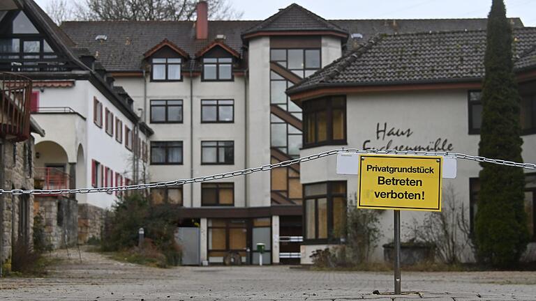 Das Landratsamt würde gerne Flüchtlinge in der leerstehenden Fuchsenmühle unterbringen. In Ochsenfurt regt sich massive Kritik dagegen. Das Landratsamt würde gerne Flüchtlinge in der leerstehenden Fuchsenmühle unterbringen. In Ochsenfurt regt sich massive Kritik dagegen.