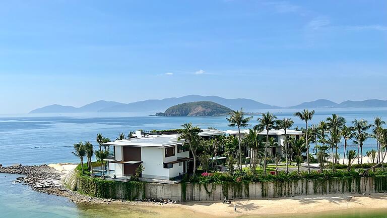 Korallenprojekt in Vietnam - In der Region von Nha Trang hatte ein Taifun viele Korallen zerstört. Korallenprojekt in Vietnam - In der Region von Nha Trang hatte ein Taifun viele Korallen zerstört.