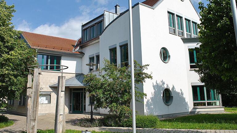 Im VG-Gebäude in Saal werden während der Bauzeit am Rathaus alle Trauungen stattfinden, das beschloss der Gemeinderat. Im VG-Gebäude in Saal werden während der Bauzeit am Rathaus alle Trauungen stattfinden, das beschloss der Gemeinderat.