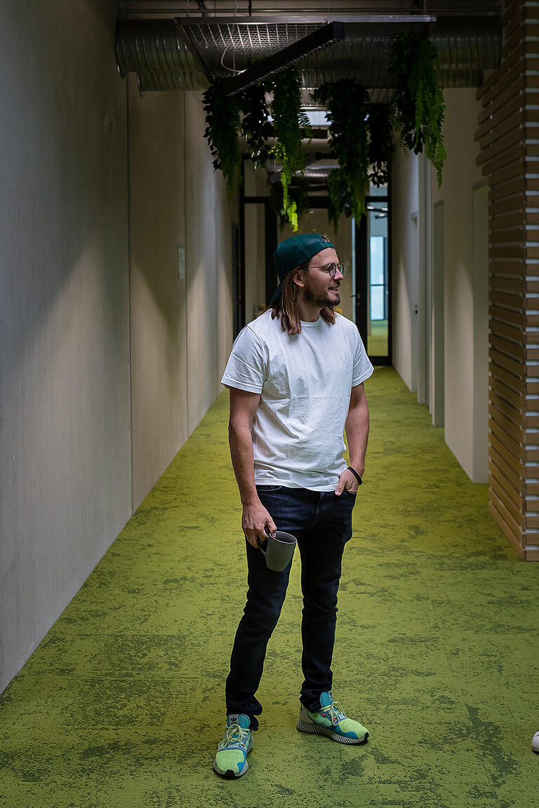 Firmengründer Lukas Weimann setzt auf Recycling. Der Teppichboden in der Green Factory ist aus wiederverwertetem Material. Firmengründer Lukas Weimann setzt auf Recycling. Der Teppichboden in der Green Factory ist aus wiederverwertetem Material. 