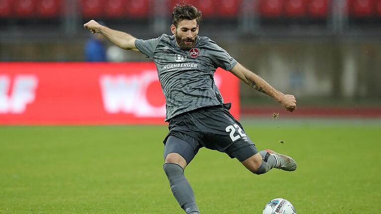 Der neue Kapitän: Enrico Valentini, der in der Nähe des Valznerweihers aufgewachsen ist, wurde von seinen Mitspielern gewählt. Der neue Kapitän: Enrico Valentini, der in der Nähe des Valznerweihers aufgewachsen ist, wurde von seinen Mitspielern gewählt.