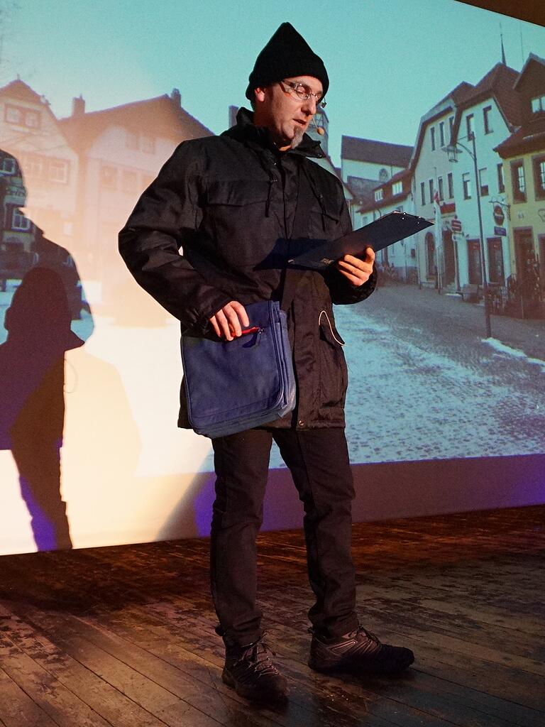 Christian Hoenen hatte einiges über das politische Geschehen in Bischofsheim zu berichten. Christian Hoenen hatte einiges über das politische Geschehen in Bischofsheim zu berichten.