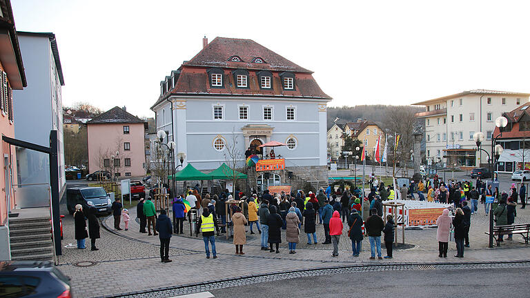 Bad Brückenau ist bunt - Kundgebung 'Bad Brückenau ist bunt'. Bad Brückenau ist bunt - Kundgebung 'Bad Brückenau ist bunt'.