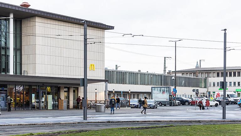 Im Ostflügel des Hauptbahnhofs soll nach der Neugestaltung unter anderem ein Fahrrad-Parkhaus eingerichtet werden (im Bild der Zustand im Januar dieses Jahres). Im Ostflügel des Hauptbahnhofs soll nach der Neugestaltung unter anderem ein Fahrrad-Parkhaus eingerichtet werden (im Bild der Zustand im Januar dieses Jahres).