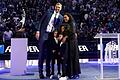Dirk Nowitzki, ehemaliger Spieler der Dallas Mavericks, posiert mit seiner Frau Jessica Olsson und den Kindern Malaika (Mitte oben) Max (Mitte links) und Morris während der Trikot-Zeremonie in Dallas. Zur Würdigung seiner beispiellosen Karriere bei den&nbsp; Mavericks wirde Nowitzkis Basketball-Trikot mit der Nummer 41 unter die Hallendecke&nbsp; gezogen worden und soll nicht mehr vergeben werden.