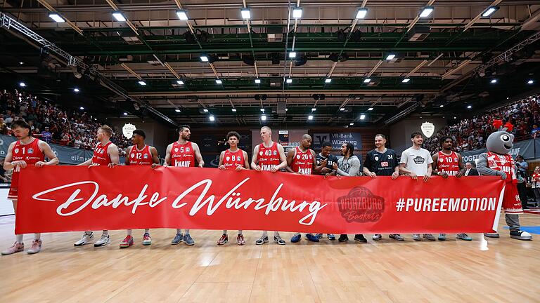 Die Würzburg Baskets bedankten sich nach dem Aus gegen München bei ihren Fans.