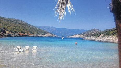 Abhängen und tagträumen: am Levandaki-Strand in der Nähe von Samos-Stadt.