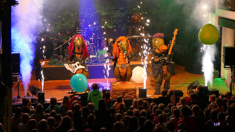 Nach dem großen Erfolg im Dezember 2023 sind die Heavysaurus mit ihrem Family-Dino-Rock am 7. Februar wieder zu Gast in der Haßfurter Stadthalle.