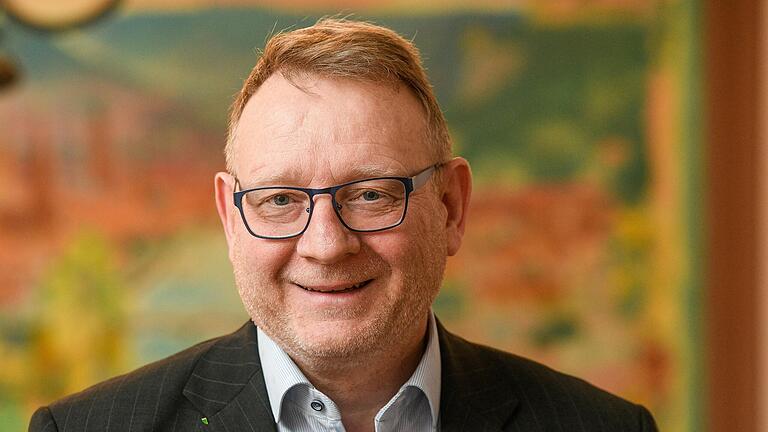 Uwe Zimmermann ist bei der Stadt Würzburg unter anderem dafür zuständig, wann ein Club eine Ausnahmegenehmigung von den Sperrzeiten zwischen fünf und sechs Uhr bekommt. Uwe Zimmermann ist bei der Stadt Würzburg unter anderem dafür zuständig, wann ein Club eine Ausnahmegenehmigung von den Sperrzeiten zwischen fünf und sechs Uhr bekommt.