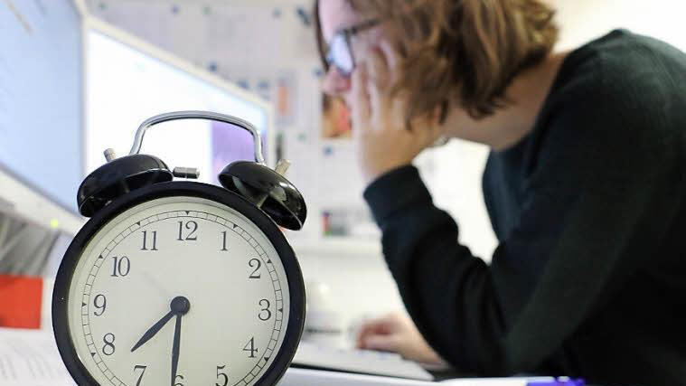 Studierende der Hochschule Coburg setzen sich mit der Erforschung der inneren Uhr des Menschen auseinander.  Foto: Mareike de Raaf       -  Studierende der Hochschule Coburg setzen sich mit der Erforschung der inneren Uhr des Menschen auseinander.  Foto: Mareike de Raaf