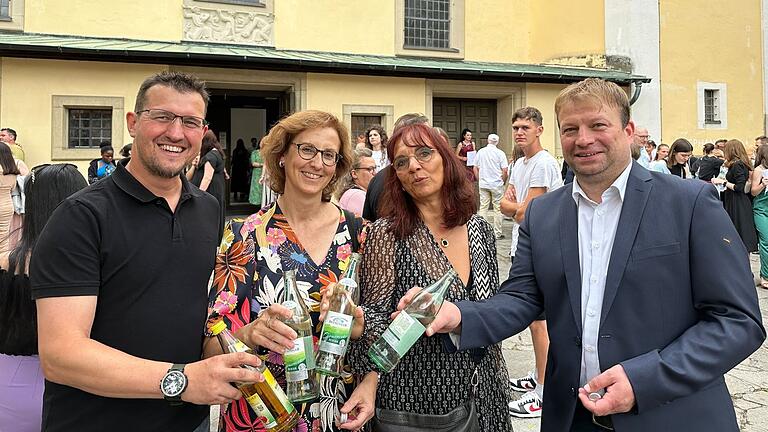 Altes und neues  Leitungsteam des Philipp-Melanchthon-Schulzentrums. Im Bild (von links): Michael Jung (Stellvertretung), Ulrike Wiesen-Dold (Schulleiterin), Katja Keller-Wolf (Stellvertretung), Wolfgang Eißen (neuer Schulleiter).