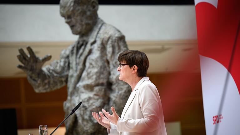 Klausurtagung des SPD-Bundesvorstands - Mehr soziale Gerechtigkeit sollen die Steuerpläne von SPD-Chefin Esken und Co bringen. Klausurtagung des SPD-Bundesvorstands - Mehr soziale Gerechtigkeit sollen die Steuerpläne von SPD-Chefin Esken und Co bringen.