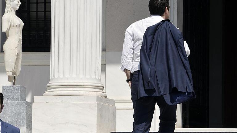 GREECE-EU-POLITICS-DEBT       -  Kompromiss nach harten Diskussionen:  Ein abgekämpfter griechischer Premierminister Alexis Tsipras kehrte am Montag nach Athen zurück.
