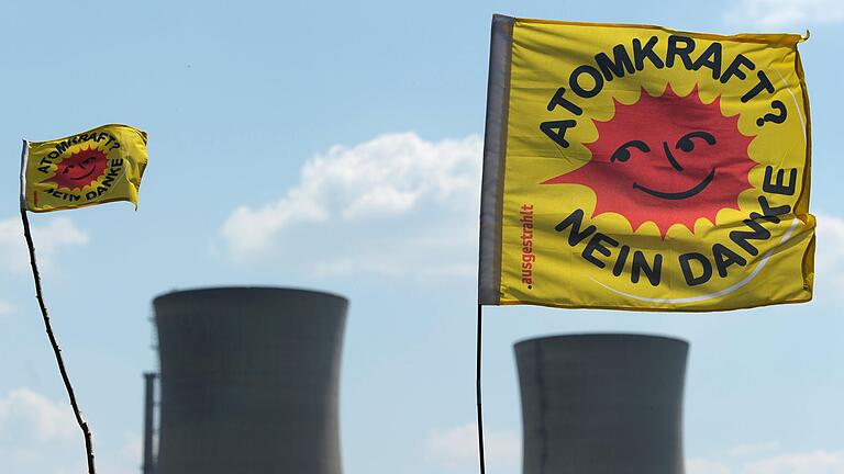 Das Schweinfurter Aktionsbündnis gegen Atomkraft fordert den weltweiten Atomausstieg. Das Schweinfurter Aktionsbündnis gegen Atomkraft fordert den weltweiten Atomausstieg.