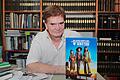 Karl May-3       -  Bernhard Schmid vom Karl May Verlag in Bamberg will sein Winnetou-Buch nicht zurückziehen.