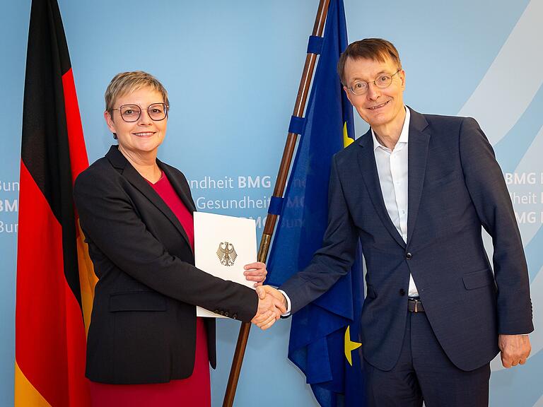 Minister Karl Lauterbach vereidigte Sabine Dittmar als Staatssekretärin im Bundesgesundheitsministerium