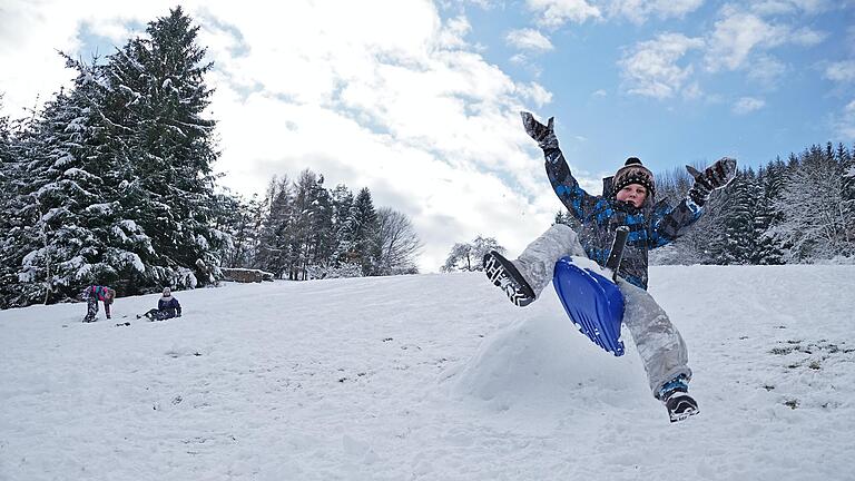 Die Wiese im Wintersgrund bei Ruppertshütten in Richtung Bayerische Schanz bietet bei Schnee ideale Bedingungen zum Rodeln. Das Foto entstand dort im Februar 2016. Die Wiese im Wintersgrund bei Ruppertshütten in Richtung Bayerische Schanz bietet bei Schnee ideale Bedingungen zum Rodeln. Das Foto entstand dort im Februar 2016.