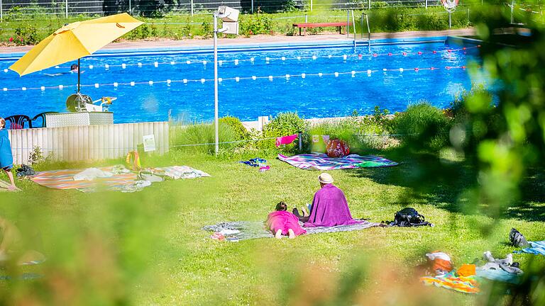 Sommerliche Temperaturen haben wir in diesem Jahr schon Mitte Mai. Auf dem Archivfoto ist das Freibad Eltmann (Lkr. Haßberge) im Juni letzten Jahres zu sehen.