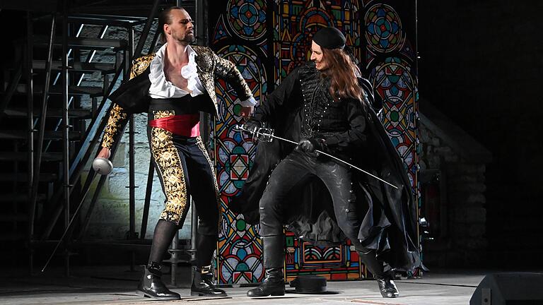 Vergangenes Jahr gab es fürs Publium bei den Röttinger Frankfestspielen im Musical 'Zorro' turbulente Fechtszenen und die Musik der Gipsy Kings. Auch 2023 gibt es viele musikalische Einlagen. Vergangenes Jahr gab es fürs Publium bei den Röttinger Frankfestspielen im Musical 'Zorro' turbulente Fechtszenen und die Musik der Gipsy Kings. Auch 2023 gibt es viele musikalische Einlagen.