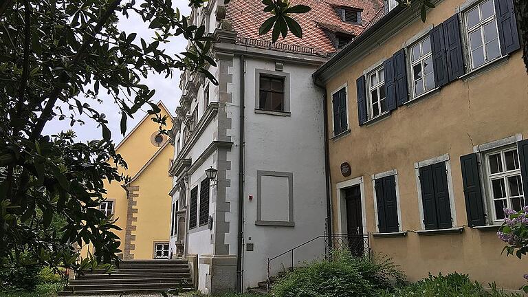 Für das Kulturforum am Martin-Luther-Platz, das auch eine Neugestaltung des Stadtmuseums im Alten Gymnasium (links) und dem Stadtschreiberhaus vorsieht, wurde der Realisierungswettbewerb nun gestartet. Ergebnisse gibt es im Herbst.